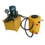Hydraulic jack motorised
